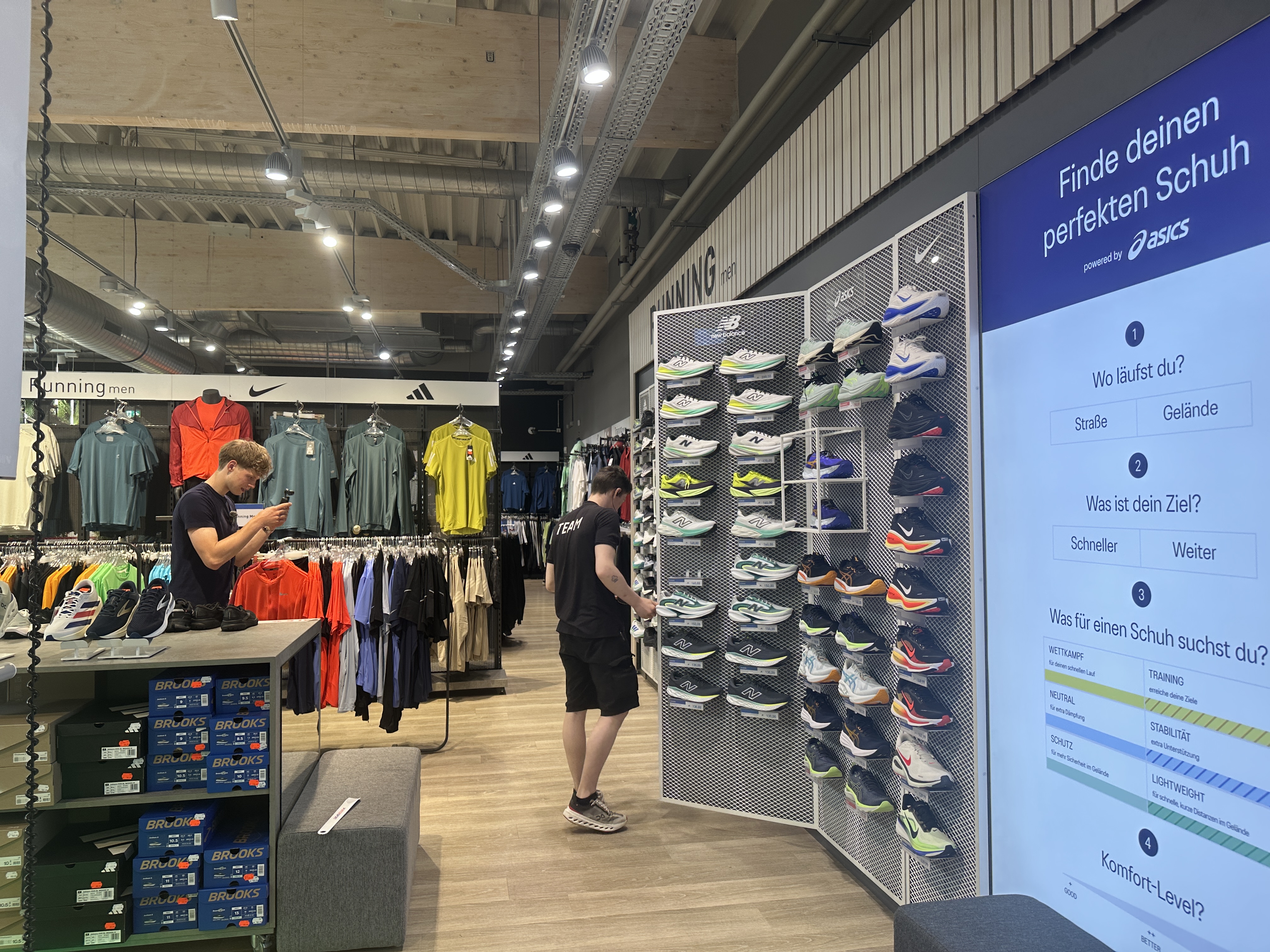 Laufabteilung von INTERSPORT Dammers in Kleve