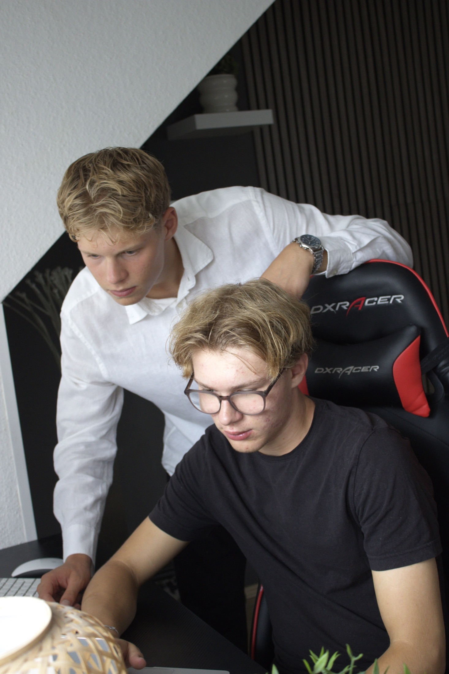 Ben und Laurens bei der gemeinsamen Content-Planung
